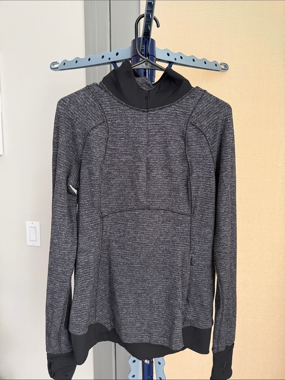 Lululemon Heathered Gray Half Zip Pullover Cuffins Thumbholes